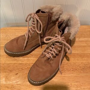 Steve Madden Tan Faux Fur Collar Lace-Up Boots Size 6